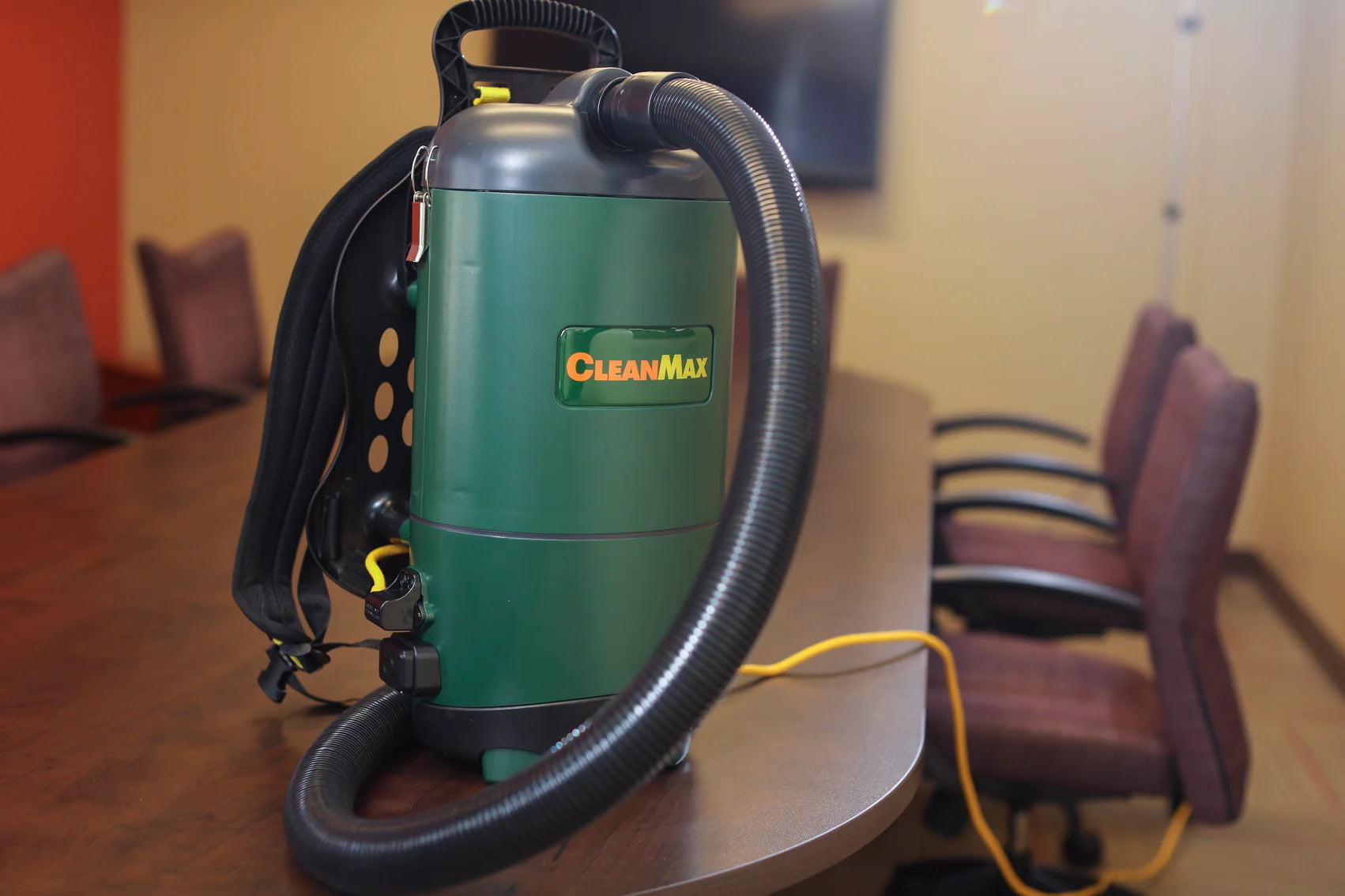 CleanMaxCommercialBackpackVacuum_6Q_in_commercial