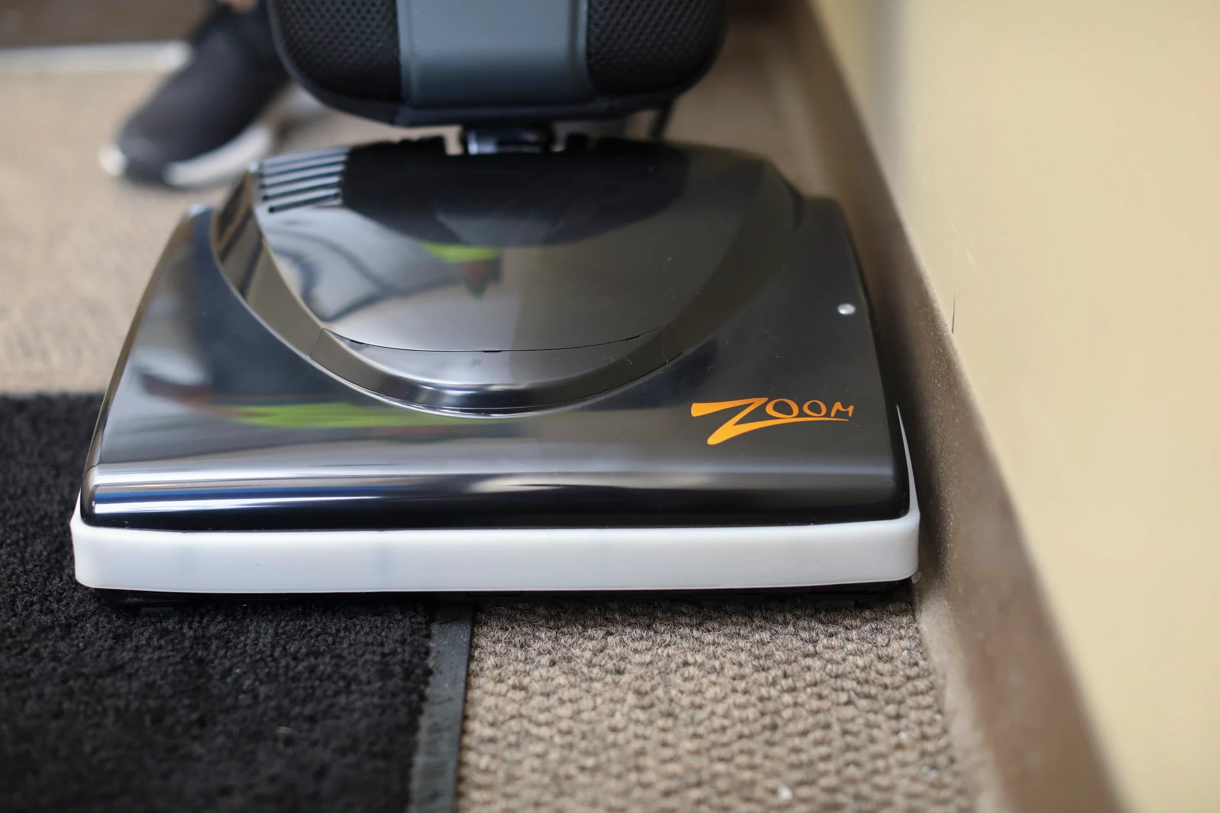 CleanMaxZoomUltraLightWeightVacuumWithWoodBrushroll_2400x2400_500